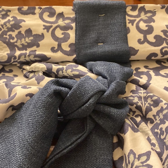 Custom Window Valance - Picture 11 of 16